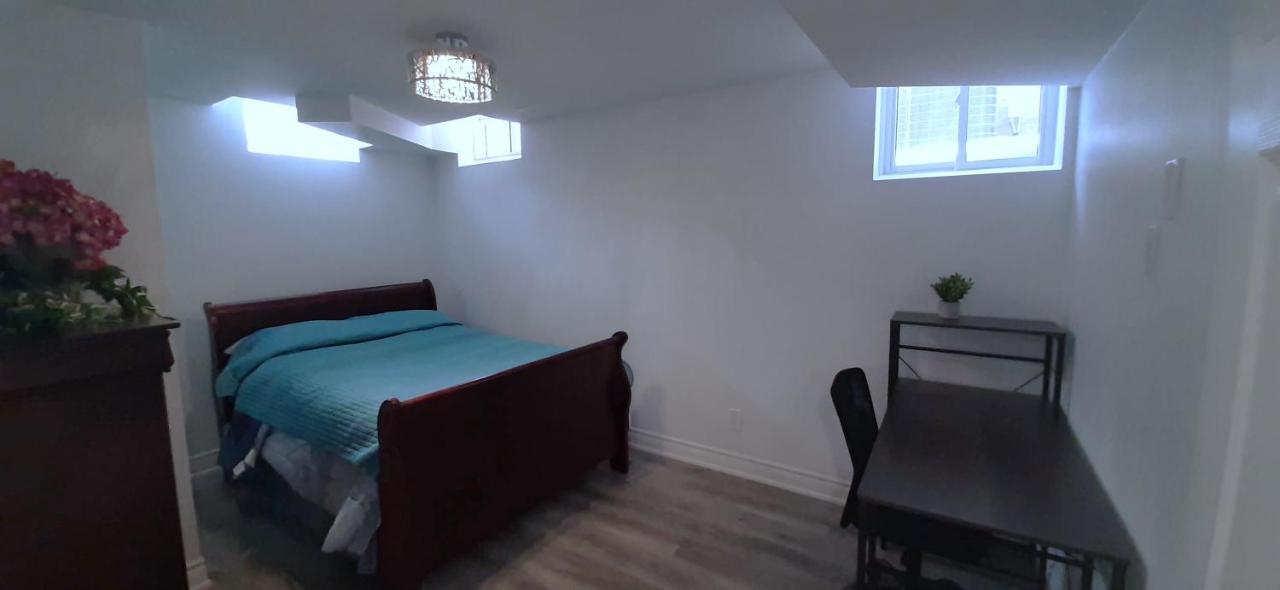 2 Bedrooms 2 Washrooms 2 Parking Spots Basement Apartment ニューマーケット エクステリア 写真