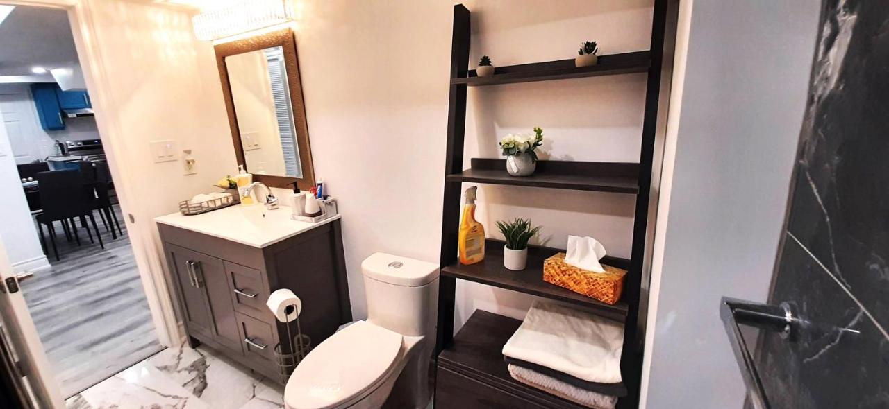 2 Bedrooms 2 Washrooms 2 Parking Spots Basement Apartment ニューマーケット エクステリア 写真