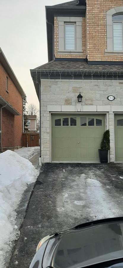 2 Bedrooms 2 Washrooms 2 Parking Spots Basement Apartment ニューマーケット エクステリア 写真